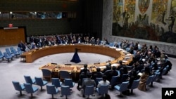 ក្រុមប្រឹក្សា​សន្តិសុខ​អង្គការ​សហប្រជាជាតិ បានបោះឆ្នោតនៅ​ទីស្នាក់ការកណ្តាល​អង្គការសហប្រជាជាតិកាលពីថ្ងៃទី​២៤ កុម្ភៈ ឆ្នាំ២០២៥។ (AP Photo/Richard Drew)