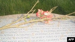 Nơi yên nghỉ của nhạc sĩ Dương Hồng Duyệt tại khu Tượng đài Thuyền nhân, thành phố Wetminster, Cali