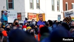 منصفه هیت جورج فلوایډ په درې واړو تورنو کې مجرم وباله. 