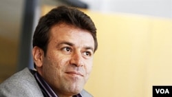 Mohammad Mostafaei, pengacara Sakineh Mohammadi Ashtiani, berbicara di Oslo, 8 Agustus 2010. Mostafaei mendapatkan suaka politik dari pemerintah Norwegia.