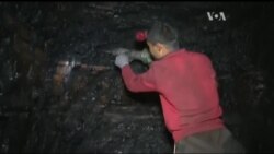 Заради чого місцеві жителі ризикують життям щоразу спускаючись під землю? Відео