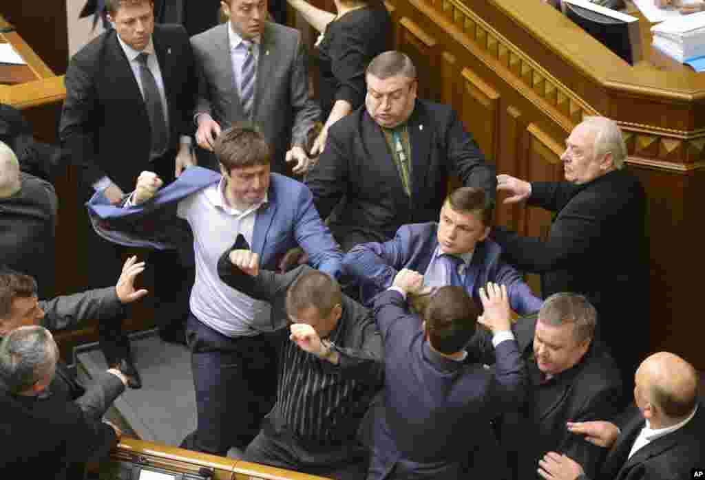 Communist lawmakers scuffle with right-wing Svoboda (Freedom) Party lawmakers during a session of the Ukrainian parliament in Kyiv, April 8, 2014. 