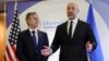 Держсекретар США Ентоні Блінкен та прем'єр-міністр України Денис Шмигаль напередодні Конференції з відновлення України у Лондоні. 21 червня 2023 року.  Фото: Leah Millis/AFP 