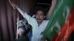 Pakistani Protesters Demand PM's Resignation