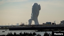 The statue "Water's Soul" by the artist Jaume Plensa is seen in Jersey City, New Jersey, U.S., October 14, 2021. (REUTERS/Eduardo Munoz)