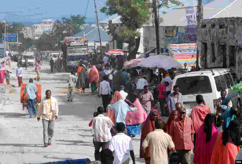 Bakara Market, April, 2011. (Pete Heinlein/VOA)