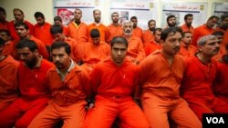 Para tersangka anggota Al-Qaida yang berhasil ditahan dalam serangkaian operasi di Irak.