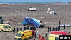 Поглед од дрон го покажува местото на падот на патнички авион во близина на Актау