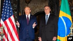 Presiden AS Donald Trump dan Presiden Brazil Jair Bolsonaro dalam pertemuan di Florida, 7 Maret 2020 lalu. 
