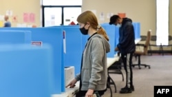 Voters cast their ballots at the Chamblee Civic Center in Chanblee in the US state of Georgia during the Georgia runoffs elections on Jan. 5, 2020.