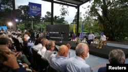 El secretario general de la ONU, Antonio Guterres, y el presidente de Colombia, Iván Duque, conmemoran el quinto aniversario de la firma de los acuerdos de paz con las FARC en Apartado, Colombia, el 23 de noviembre de 2021.