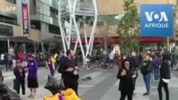 Les fans de Kobe Bryant lui rendent hommage devant le Staples Center à Los Angeles