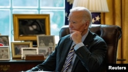 資料照片：美國總統拜登在白宮橢圓形辦公室。 (2025年1月10日)