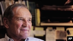 Merrill Newman, eksekutif keuangan dan tenaga sukarela Palang Merah AS. (Foto: Dok)