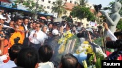 នៅ​ថ្ងៃ​ពុធ​ទី​២២ មករា ២០១៤ ប្រធាន​គណបក្ស​សង្គ្រោះ​ជាតិ​ ថ្លែង​​នៅ​​មុខ​​រូប​​សំណាក​​លោក ជា វិជ្ជា អតីត​មេដឹកនាំ​សហជីព​ដ៏​មាន​ឥទ្ធិពល​មួយ​រូប​ នៅ​ក្នុង​ឱកាស​ខួប​ទី​១០​នៃ​ការ​ធ្វើ​ឃាត​លោក​នៅ​ទី​ក្រុង​ភ្នំពេញ​កាល​ពី​ថ្ងៃ​ទី២២​ខែ​មករា​ឆ្នាំ​២០១៤។ លោក ជា វិជ្ជា ត្រូវ​គេ​បាញ់​ស្លាប់​នៅ​ក្បែរ​តូប​កាសែត​មួយ​នៅ​កណ្តាល​ក្រុង​ភ្នំពេញ​នៅ​ឆ្នាំ​២០០៤។