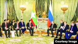 ရုရှားသမ္မတ ပူတင်နှင့် တွေ့ဆုံနေတဲ့ စစ်ကောင်စီခေါင်းဆောင် ဗိုလ်ချုပ်မှူးကြီးမင်းအောင်လှိုင်