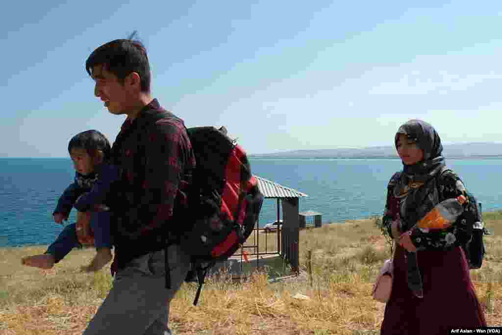 Karwanê Penaberên Afganistanî li Wanê