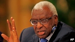 Lamine Diack lors d'une conférence de presse à Pékin, le 21 août 2015.
