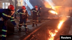 资料照片: 2024年6月20日津巴布韦姆武马县曼海泽村青山鼎森钢铁公司生产工厂全景。