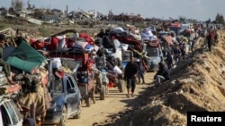 Yerlerinden edilen Filistinliler, Gazze'deki evlerine geri dönüyor.