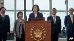 台湾蔡英文在出访加勒比海四个邦交国以及过境美国前在桃园机场发表行前讲话。（2019年7月11日，台湾总统府提供）