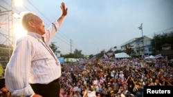 Gambar permukaan matahari NASA menunjukkan filamen-filamen yang menutupi permukaan, membuat cahaya matahari tampak lebih gelap.