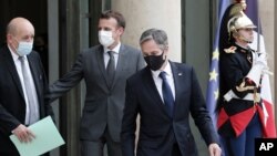 FILE - U.S. Secretary of State Antony Blinken leaves as French President Emmanuel Macron, center, gestures toward French Foreign Minister Jean-Yves le Drian, left, at the Elysee palace, June 25, 2021. Blinken will visit Macron next week, the U.S. announced on March 27, 2024.