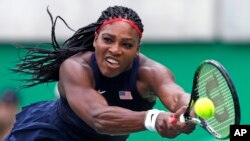 Serena Williams dalam salah satu pertandingan di Olimpiade 2016 di Rio de Janeiro.