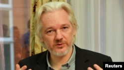 Pendiri WikiLeaks, Julian Assange saat masih berada di Kedutaan Ekuador, London, 18 Agustus 2014. (Foto: dok).