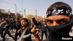 Milicianos chiitas del clérigo chiita Muqtada al Sadr, un viejo adversario de EE.UU., han sido puestos en pie de guerra en Najaf. 