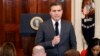 Wartawan CNN, Jim Acosta, sebelum konferensi pers dengan Presiden Donald Trump, di Gedung Putih, di Washington, 7 November 2018.
