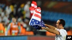 US midfielder Landon Donovan waves the US flag after the Group C first round 2010 World Cup football match US versus Algeria at Loftus Verfeld stadium in Tshwane/Pretoria. US won the match 1-0, 23 June 2010.