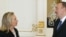Xillari Klinton prezident Ilhom Aliyev bilan suhbatda inson huquqlariga hurmat masalasini ham ko'tardi