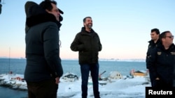 গ্রিনল্যান্ডের রাজধানীতে যুক্তরাষ্ট্রের প্রেসিডেন্ট-নির্বাচিত ডনাল্ড ট্রাম্পের ছেলে ডনাল্ড জুনিয়র। ফটোঃ ৭ জানুয়ারি, ২০২৫। 