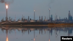 La refinería Amuay perteneciente a la petrolera estatal venezolana PDVSA en Punto Fijo, Venezuela, es vista en esta foto de archivo del 17 de noviembre de 2016. 