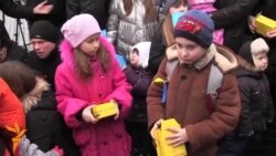 Ukrainian Kids Send Putin Toy Soldiers