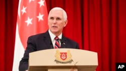 El vicepresidente de EE.UU., Mike Pence, durante una rueda de prensa en el Palacio Presidencial en Singapur, el viernes 16 de noviembre de 2018.