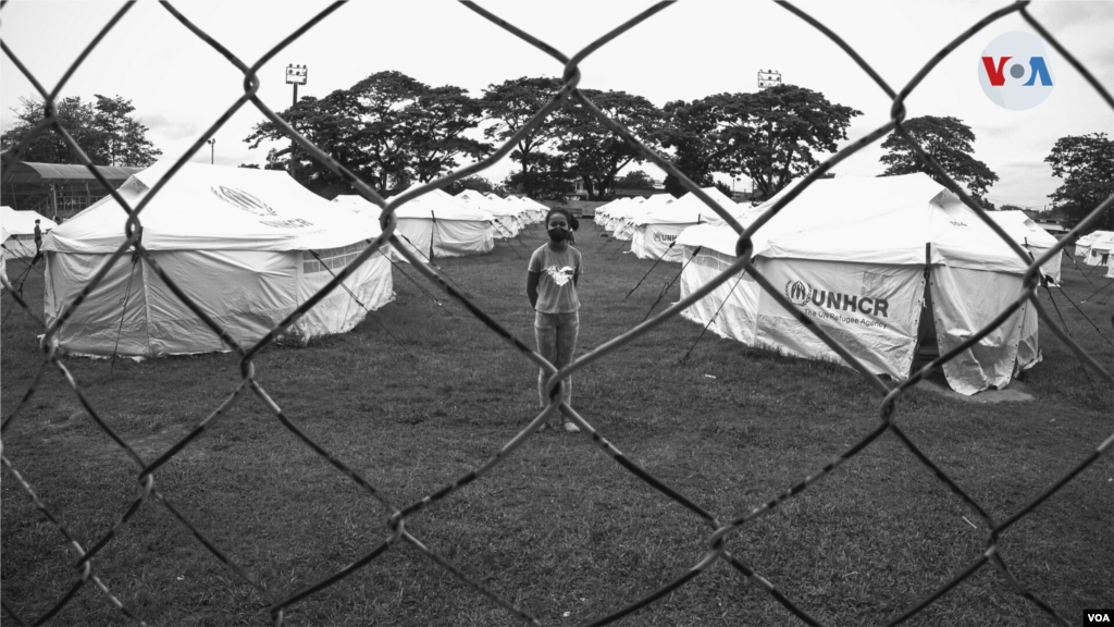 Con apoyo de organismos internacionales los migrantes venezolanos refugiados en Colombia reciben alimentos y albergue durante una difícil época de violencia que se vive en la frontera entre Colombia y Venezuela. 