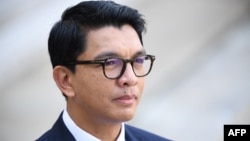 Treize candidats sont en lice, dont le président sortant Andry Rajoelina, qui avait pris le pouvoir en 2009 à la faveur d'un coup d'Etat.