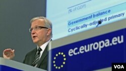 Komisaris Ekonomi dan Moneter UE, Olli Rehn berbicara pada sebuah konferensi pers di Brussles, Belgia (10/11)