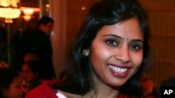 Diplomat India Devyani Khobragade, meninggalkan AS Kamis malam (9/1), setelah India menolak permohonan AS untuk menarik kekebalan diplomatiknya terkait kasus penipuan visa (Foto: dok).