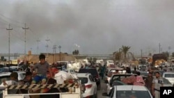 With Islamic State militants launching a fierce offsensive, people leave their hometown Ramadi, 70 miles (115 kilometers) west of Baghdad, Iraq, April 16, 2015.
