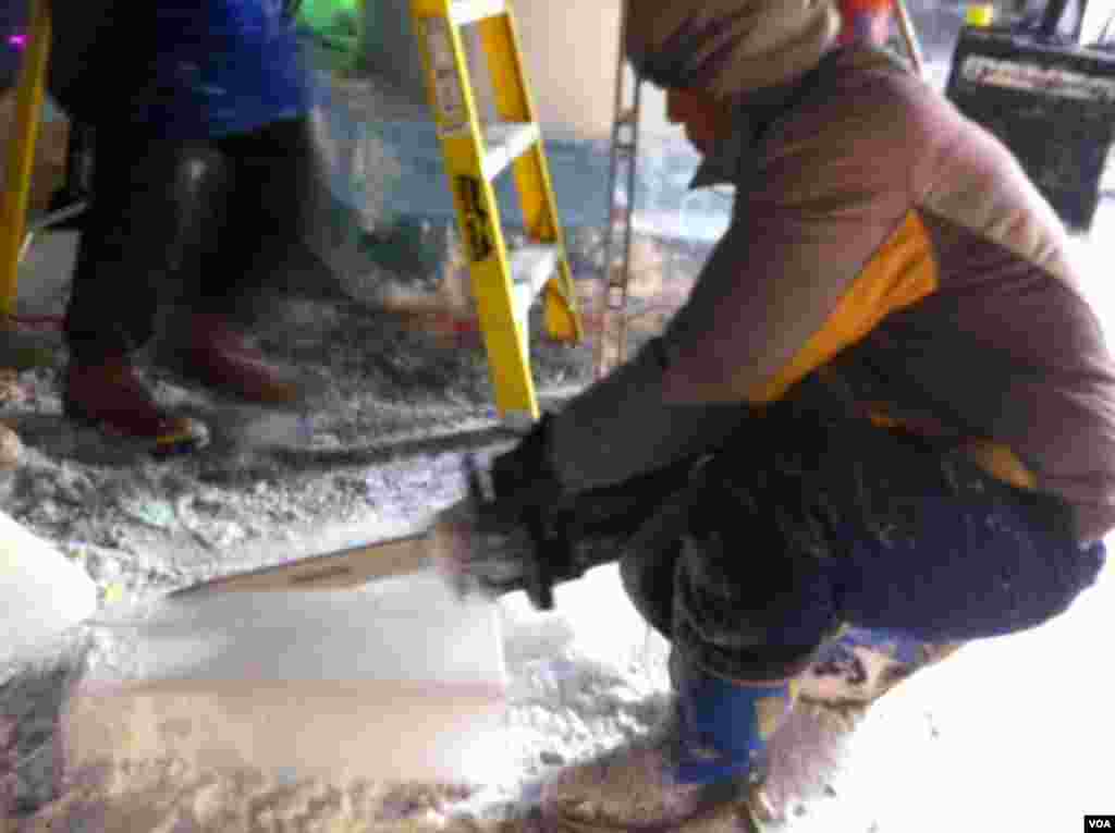 A man works on ice displays at National Harbor in Maryland. (Carolyn Presutti/VOA)