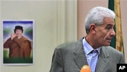 Libya's Foreign Minister Moussa Koussa reads a statement to foreign journalists at a hotel in Tripoli, March 18, 2011 (file photo)