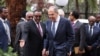 Міністр закордонних справ Росії Сергій Лавров та його ефіопський колега Демеке Меконнен прибули до посольства Росії для церемонії висадки дерев під час візиту Лаврова до Аддис-Абеби, Ефіопія, 27 липня 2022 року. REUTERS/Тікса Негері.