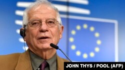 资料照片：欧盟外交与安全政策高级代表博雷利在欧盟外长会议后出席记者会。(2020年12月7日)