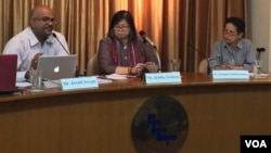 Jerald Joseph left speaks at a briefing on the upcoming ASEAN peoples' forum while Sunsanee Sutthisunsanee, right, listens, April 2, 2015. (Steve Herman/VOA News)