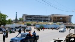 Gedung parlemen Somalia di Mogadishu (foto: dok). Para anggota parlemen baru Somalia mulai bersidang hari Senin (20/8). 