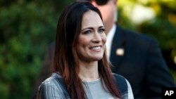 Grisham remplacera Sarah Sanders, qui quitte son poste fin juin.