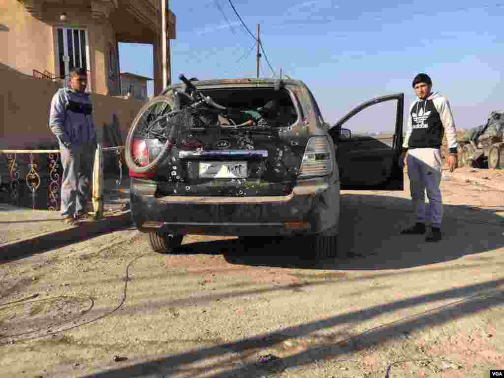 Damaged car of a civilian in Palestine neighborhood (Kawa Omar/ VOA Kurdish)